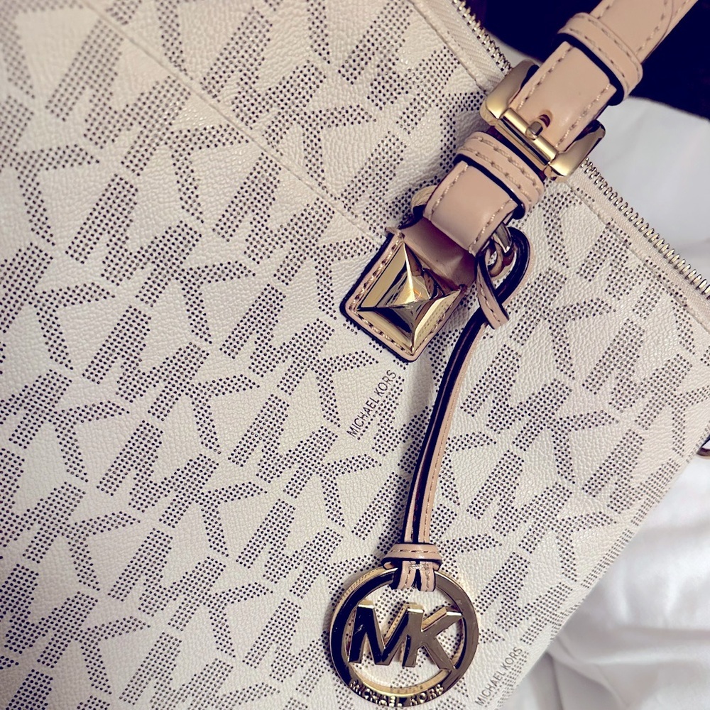 MICHAEL KORS SIGNATURE VANILLA SHOPPING TOTE SHOULDER BAG - Picture 5 of 14